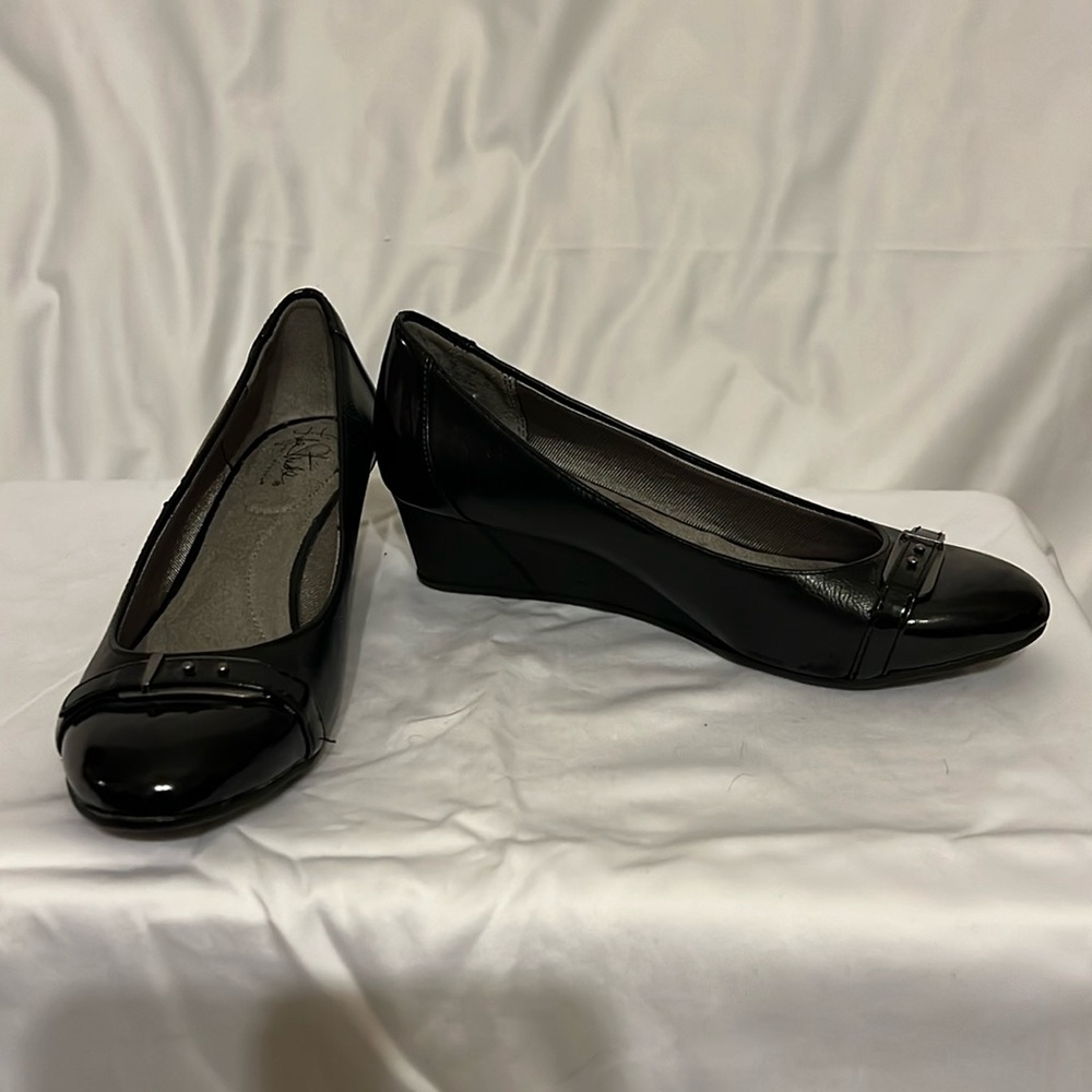 Black Wedge